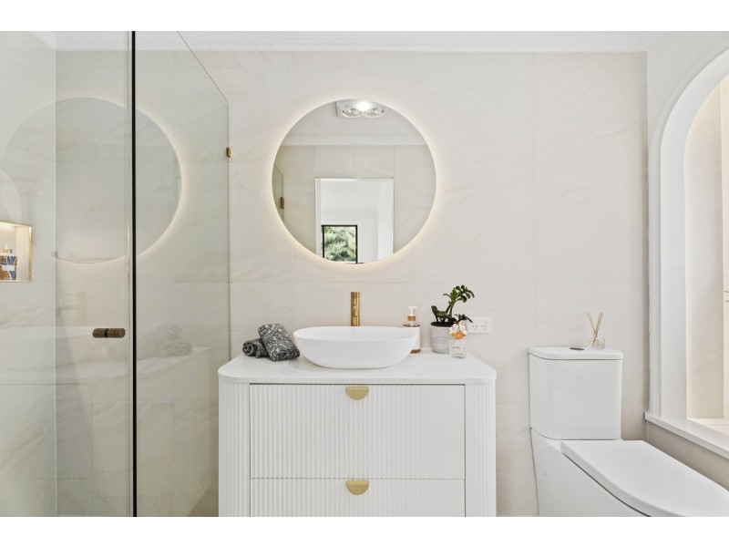 8 Roseville Court, Robina QLD 4226