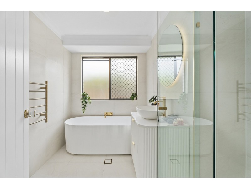 8 Roseville Court, Robina QLD 4226