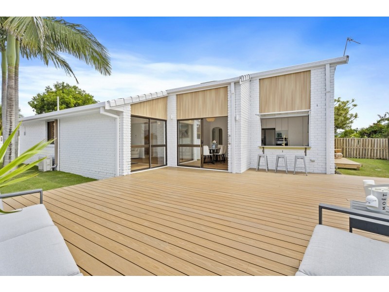 8 Roseville Court, Robina QLD 4226