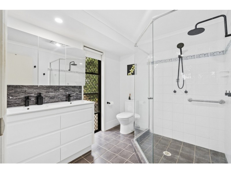 2 Lawnhill Drive, Nerang QLD 4211