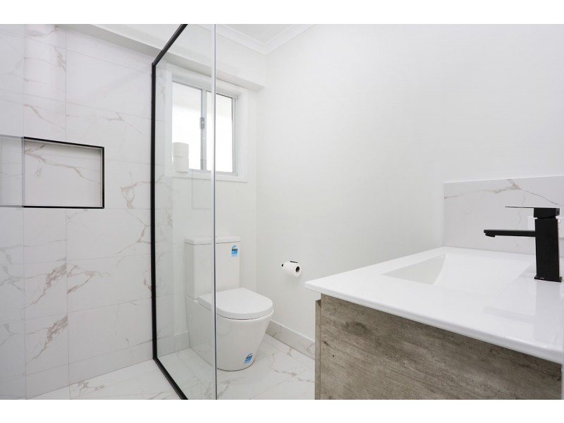 5 Buring Court, Highland Park QLD 4211