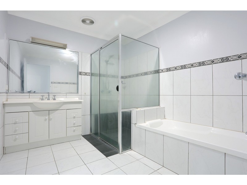 1/24 Ranier Crescent, Varsity Lakes QLD 4227