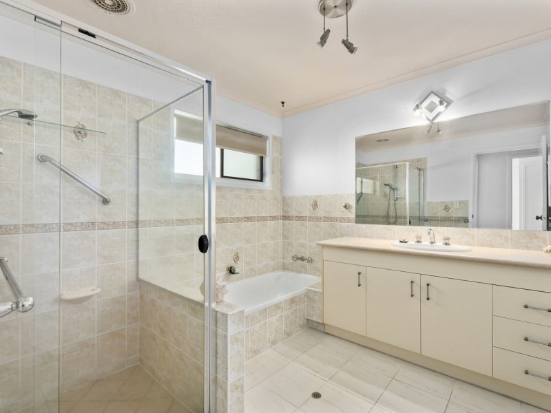 94 Alison Road, Carrara QLD 4211