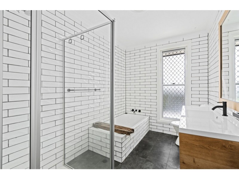 9 Jindabyne Court, Highland Park QLD 4211