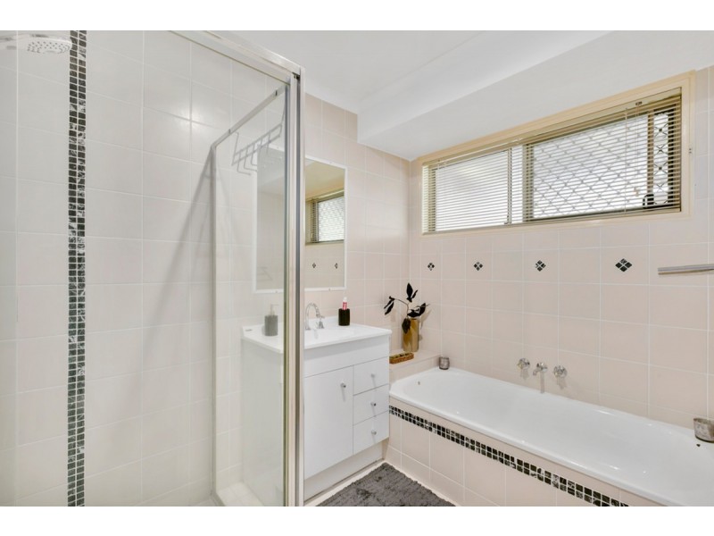 1/12 Ogilvie Crescent, Nerang QLD 4211