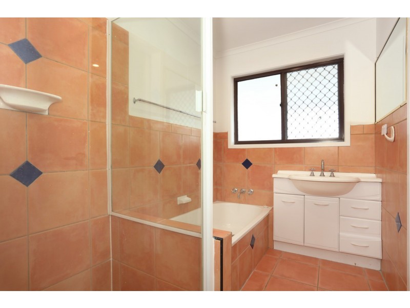 1 Jade Stone Court, Carrara QLD 4211