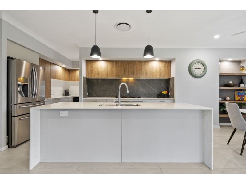 24 Dorchester Close, Pimpama QLD 4209