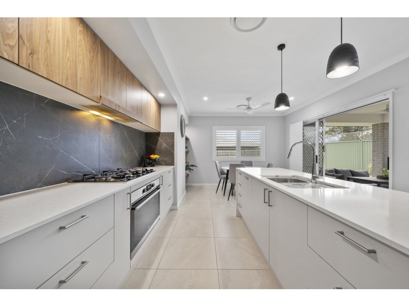 24 Dorchester Close, Pimpama QLD 4209