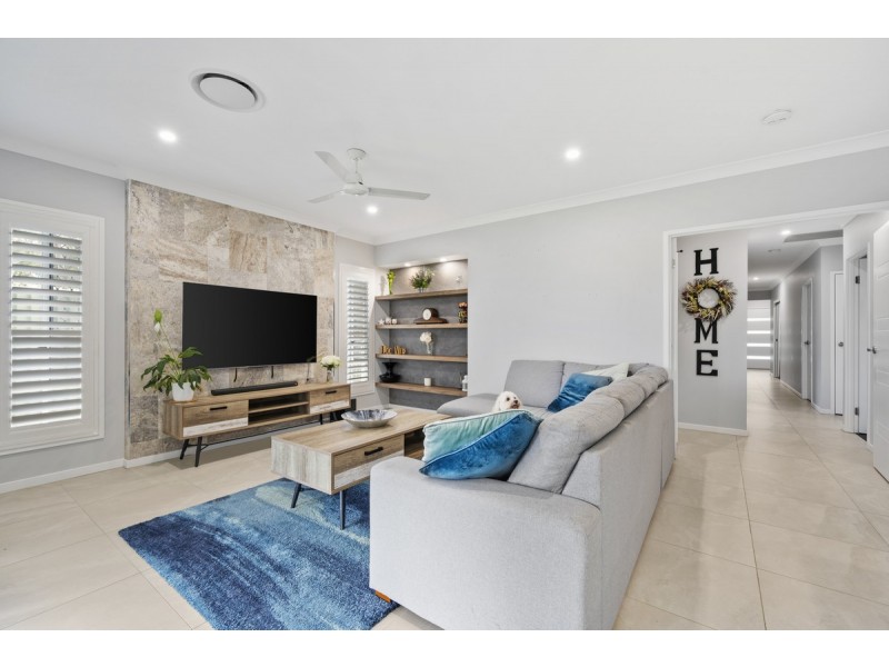 24 Dorchester Close, Pimpama QLD 4209