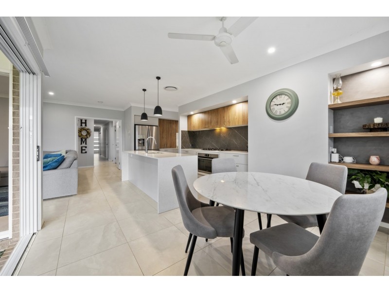 24 Dorchester Close, Pimpama QLD 4209