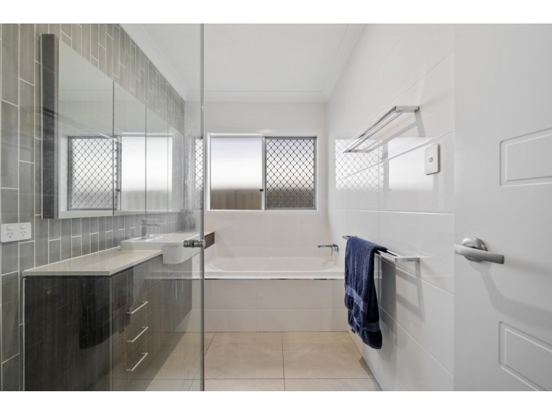 24 Dorchester Close, Pimpama QLD 4209