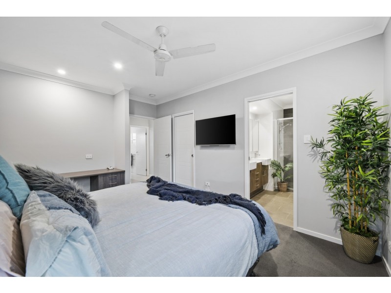 24 Dorchester Close, Pimpama QLD 4209