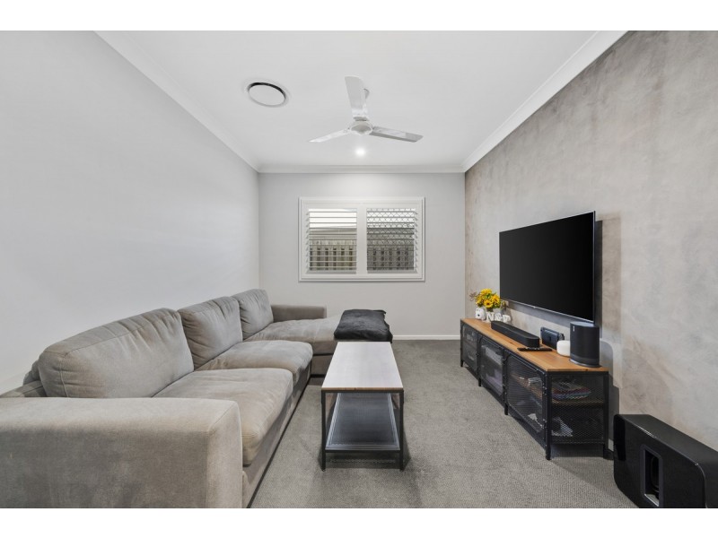 24 Dorchester Close, Pimpama QLD 4209
