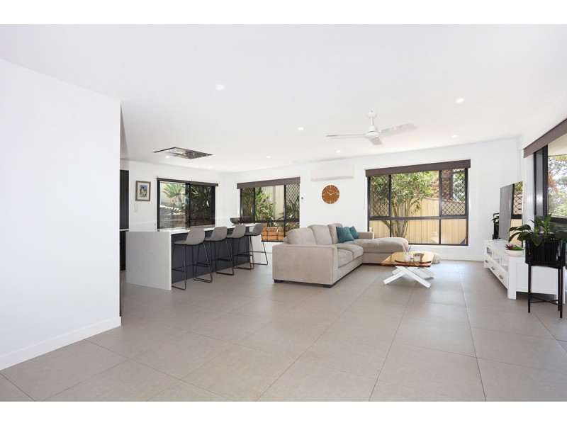 31 Renfrew Drive, Highland Park QLD 4211