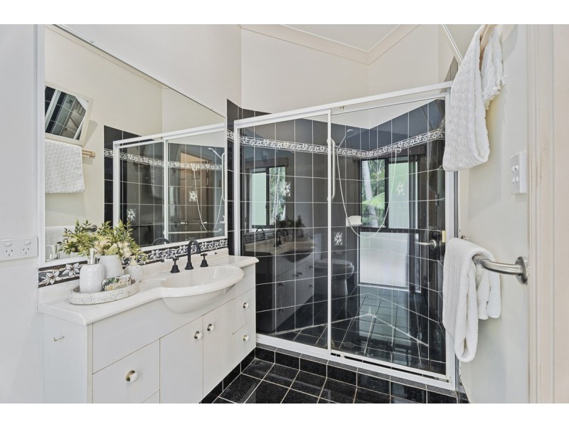 53 Winderadeen Drive, Highland Park QLD 4211