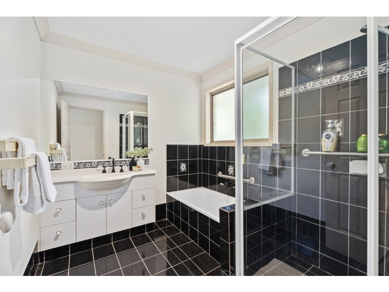 53 Winderadeen Drive, Highland Park QLD 4211