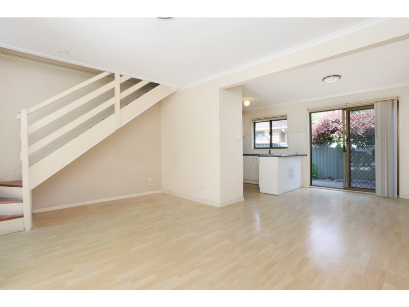 2/6 Parkridge Drive, Molendinar QLD 4214