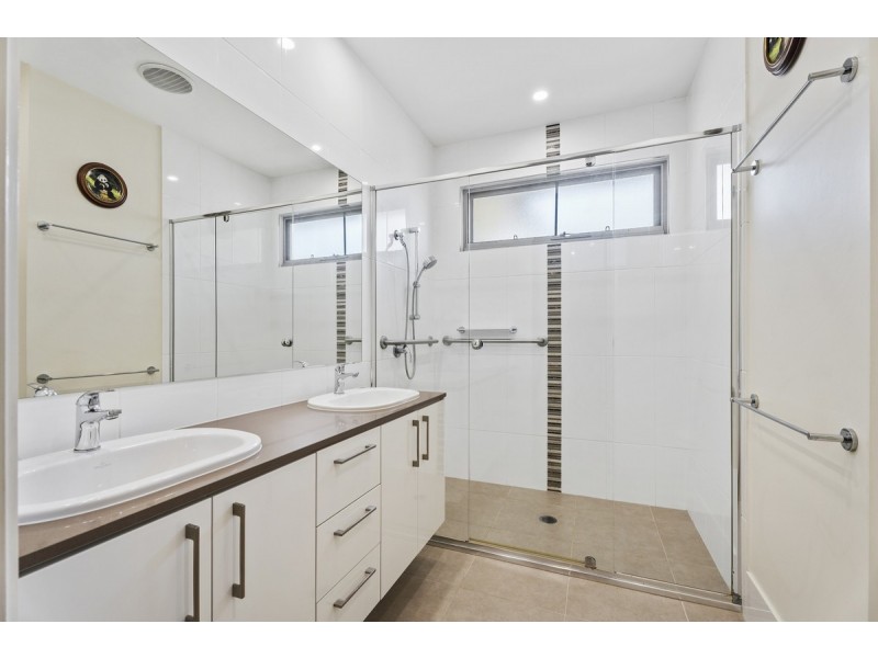 202/299 Napper Road, Arundel QLD 4214