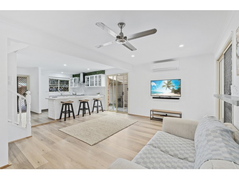 2/151 Pappas Way, Carrara QLD 4211