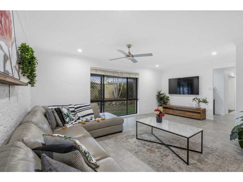 22 Whitian Drive, Carrara QLD 4211