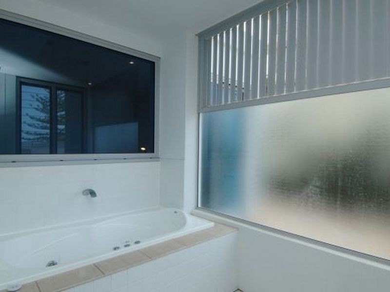1/112 The Esplanade, Burleigh Heads QLD 4220