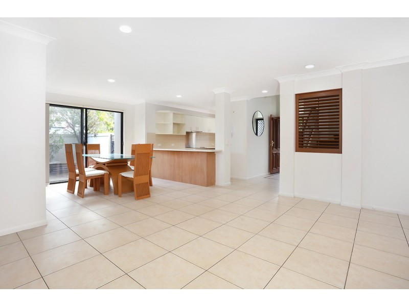 11/1 Pine Valley Drive, Robina QLD 4226