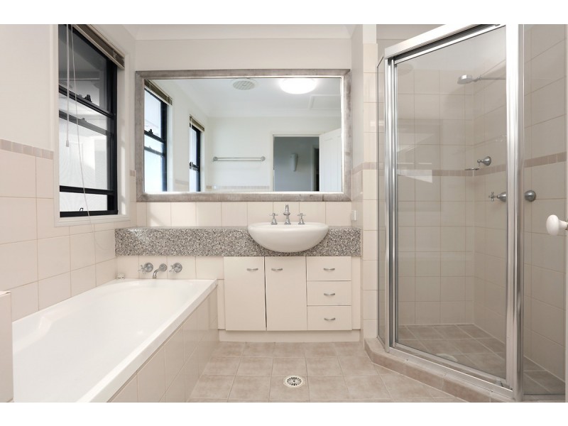 11/1 Pine Valley Drive, Robina QLD 4226