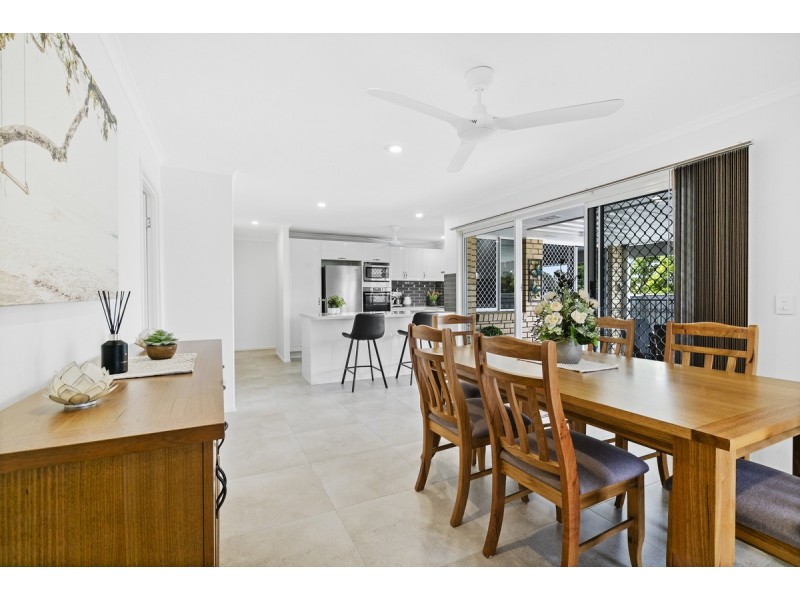 9 Hampshire Close, Highland Park QLD 4211