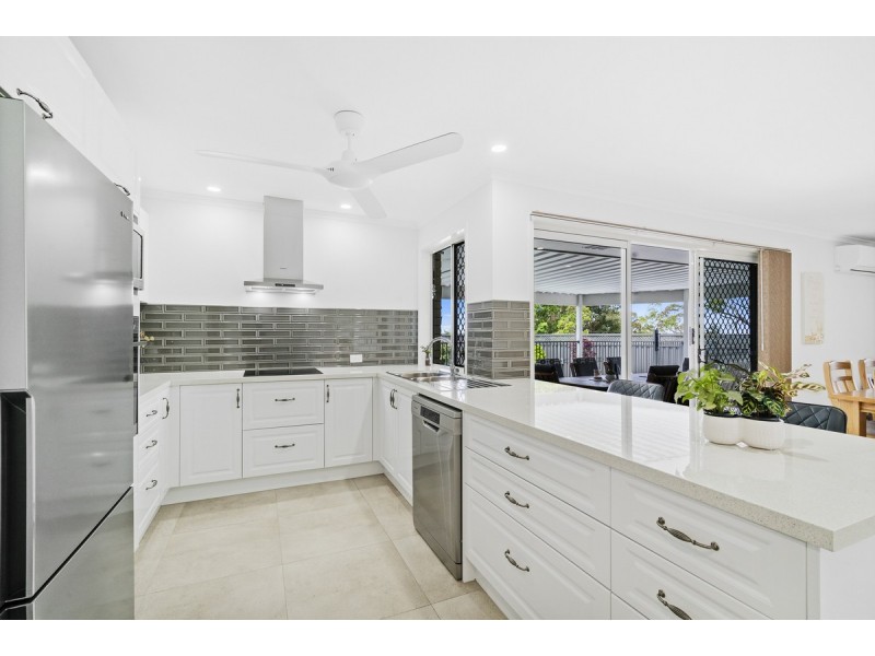 9 Hampshire Close, Highland Park QLD 4211