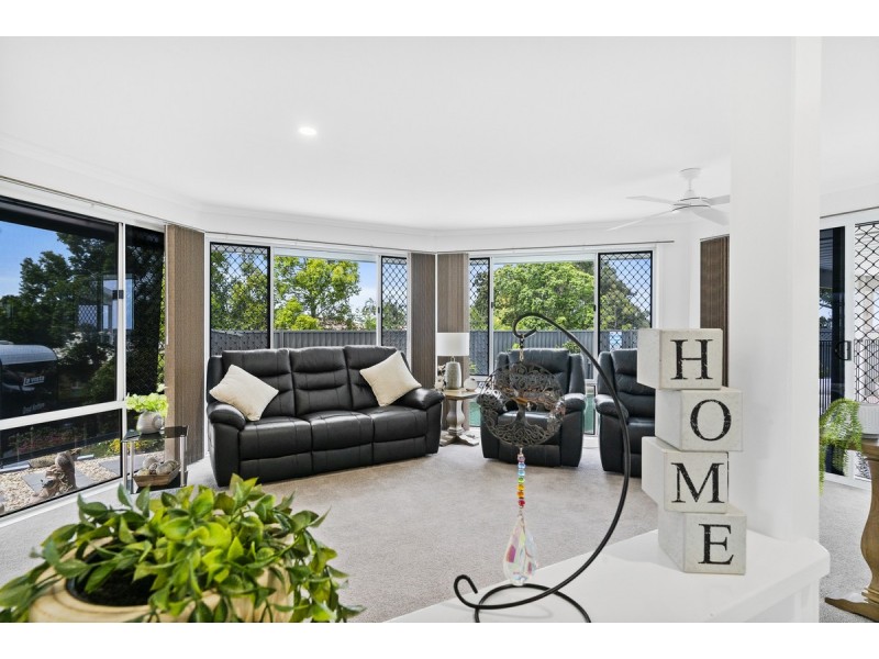 9 Hampshire Close, Highland Park QLD 4211