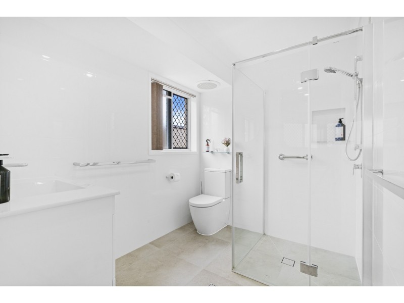 9 Hampshire Close, Highland Park QLD 4211