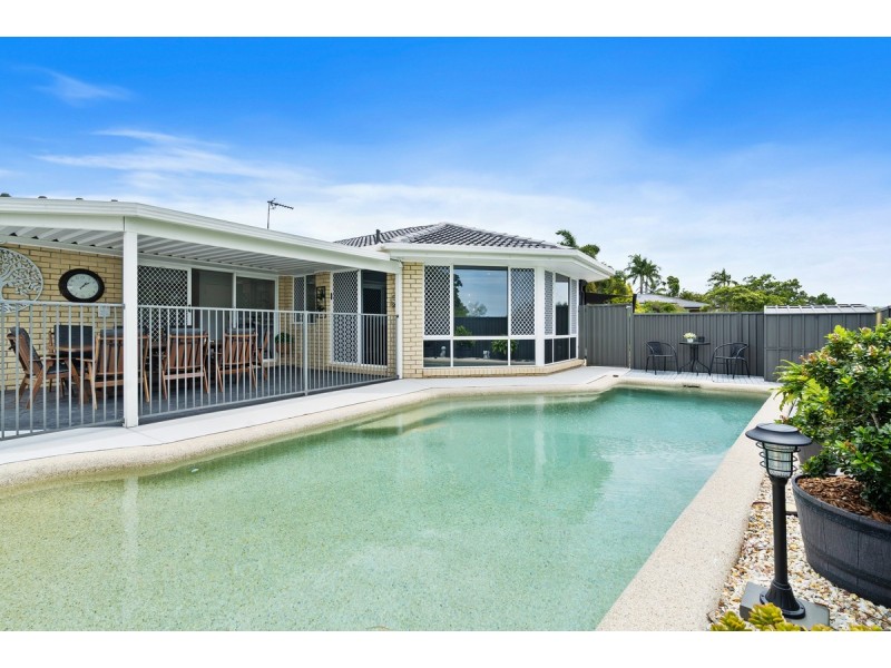 9 Hampshire Close, Highland Park QLD 4211