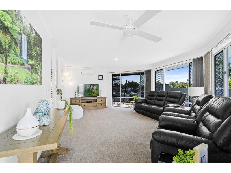 9 Hampshire Close, Highland Park QLD 4211