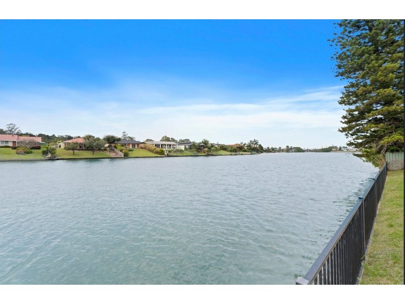 59 Cabana Boulevard, Benowa QLD 4217