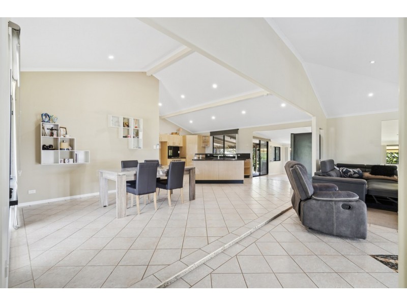 10 Narrabri Court, Gaven QLD 4211