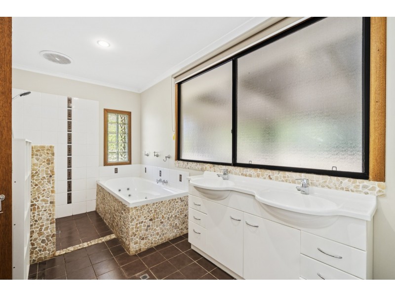 10 Narrabri Court, Gaven QLD 4211