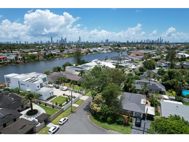 5A Garden Grove, Carrara QLD 4211