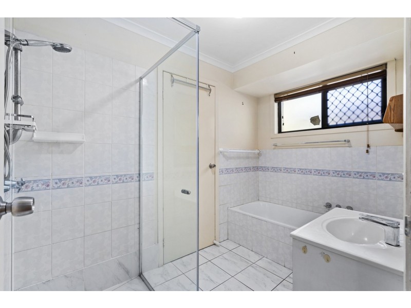 86 Alexander Drive, Highland Park QLD 4211