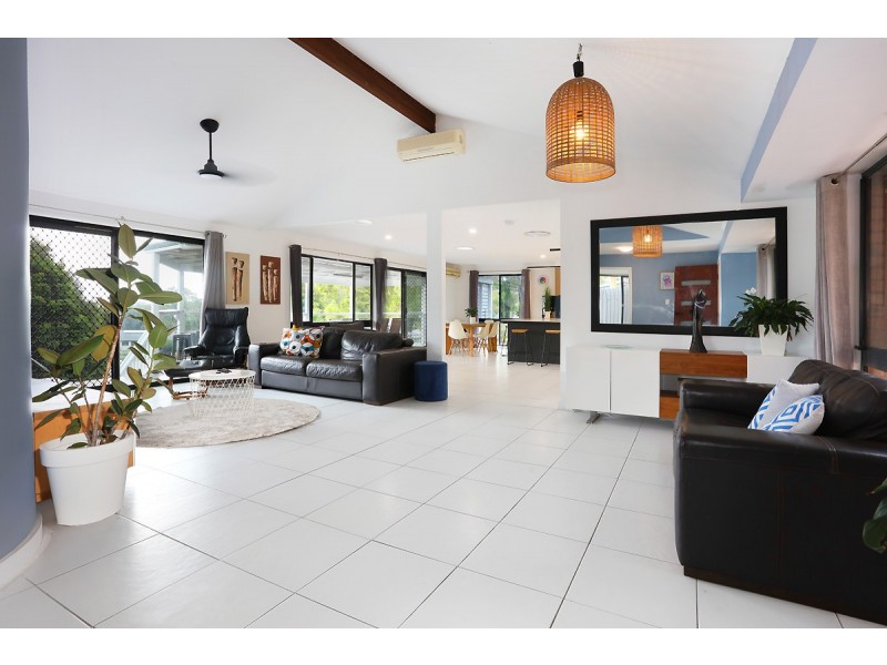 13 Harneil Place, Carrara QLD 4211
