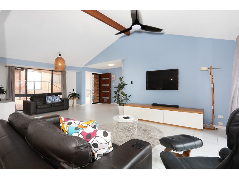 13 Harneil Place, Carrara QLD 4211