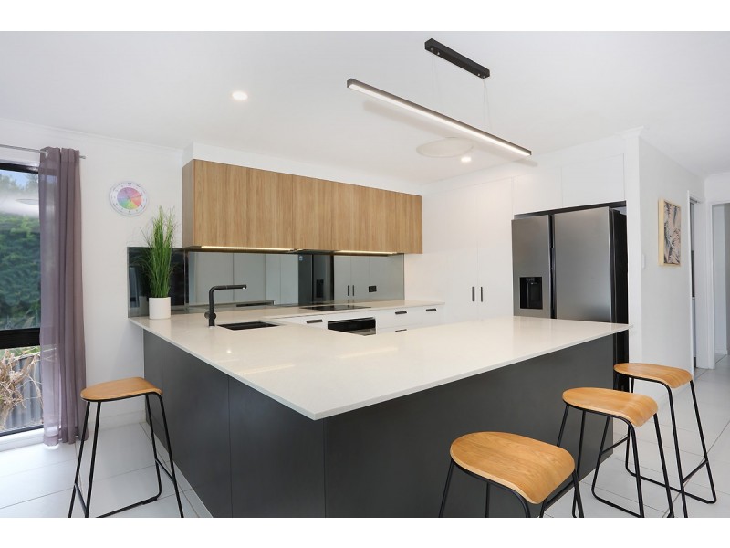 13 Harneil Place, Carrara QLD 4211