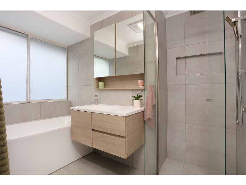 13 Harneil Place, Carrara QLD 4211