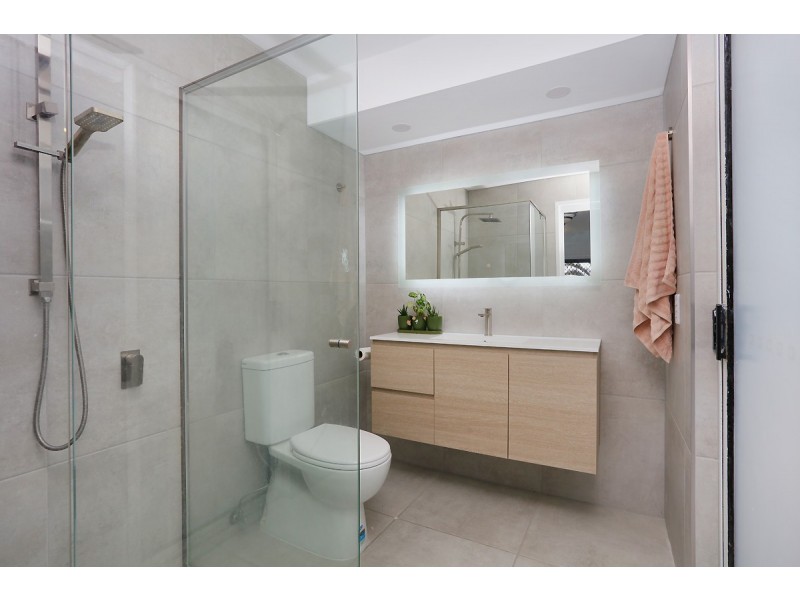 13 Harneil Place, Carrara QLD 4211