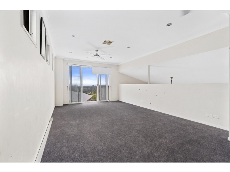 9 Chevron Rise, Highland Park QLD 4211