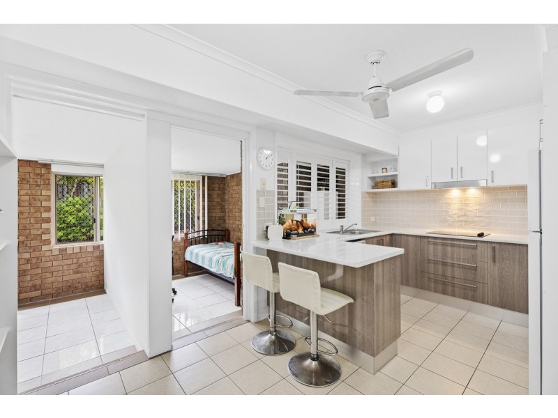 2/1 Wirth Terrace, Highland Park QLD 4211