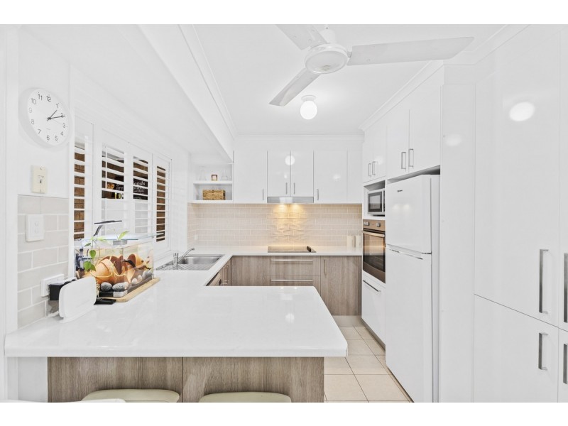 2/1 Wirth Terrace, Highland Park QLD 4211