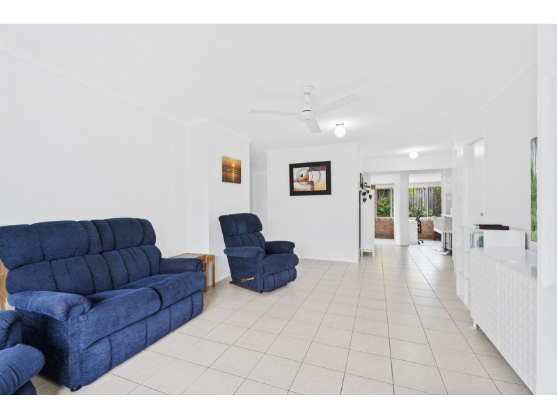 2/1 Wirth Terrace, Highland Park QLD 4211