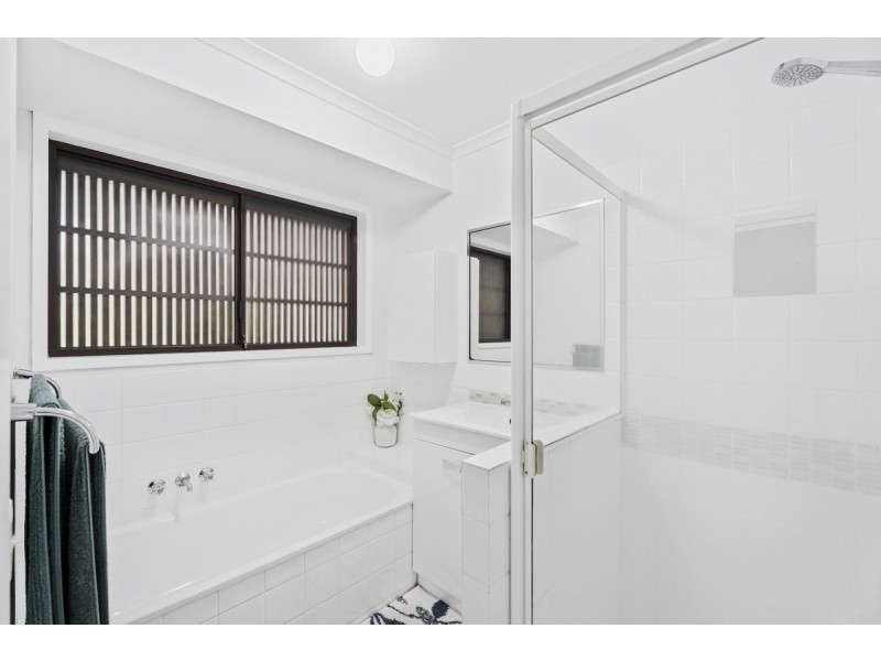 2/1 Wirth Terrace, Highland Park QLD 4211