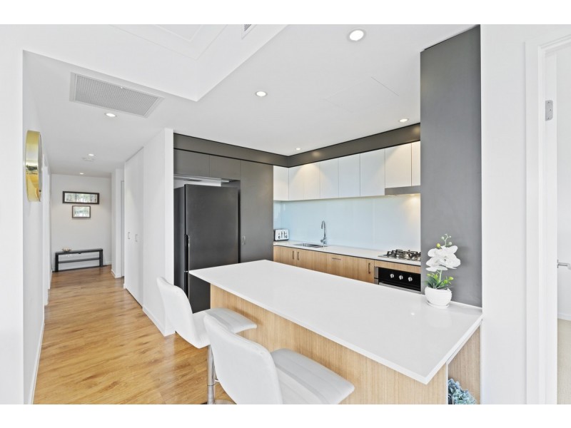 206/112 Palm Meadows Drive, Carrara QLD 4211