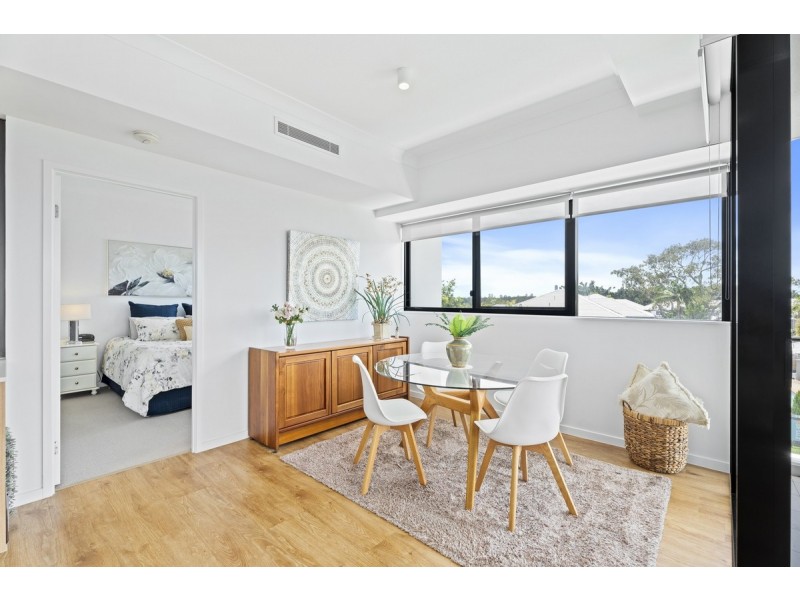 206/112 Palm Meadows Drive, Carrara QLD 4211